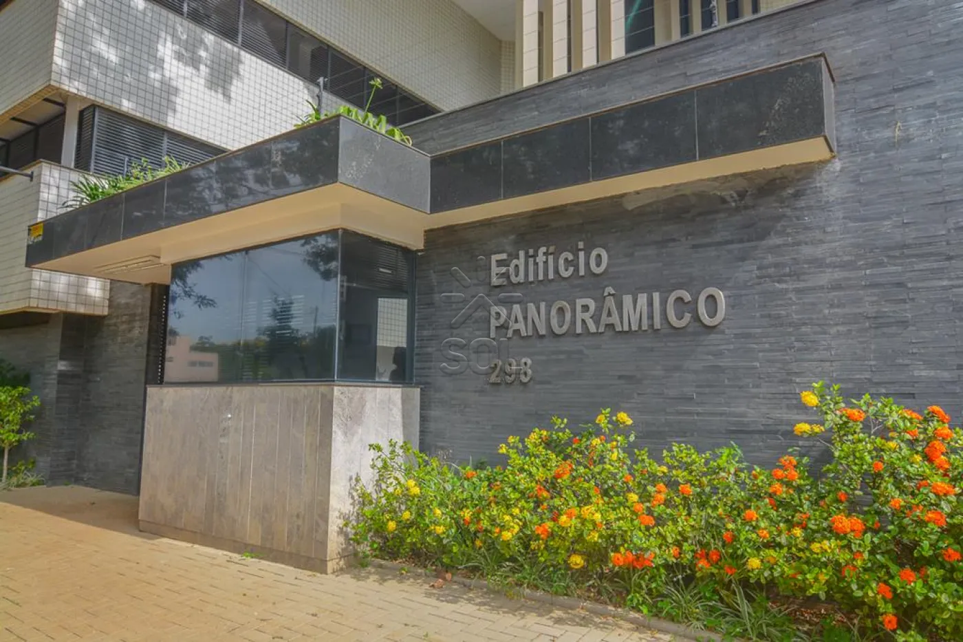 Viva com exclusividade e luxo no Centro de Foz do Iguaçu: Apartamento mobiliado para aluguel no Edifício Panorâmico.